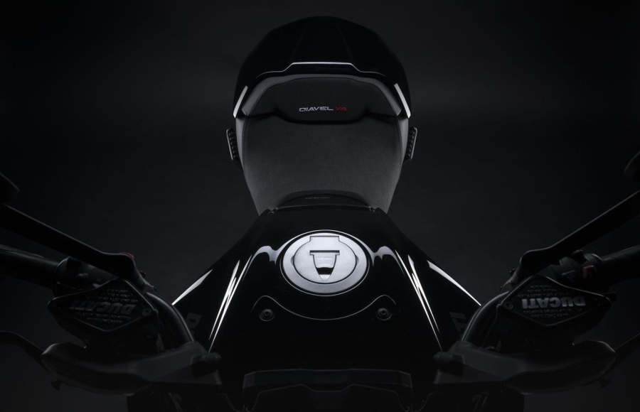 Diavel V4