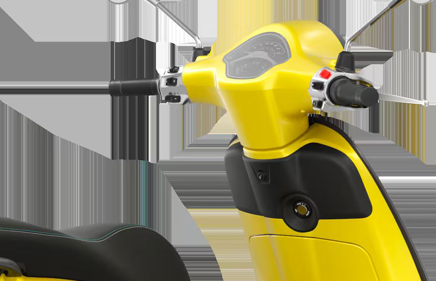 Primavera 125 Disney Mickey Mouse Edition by Vespa