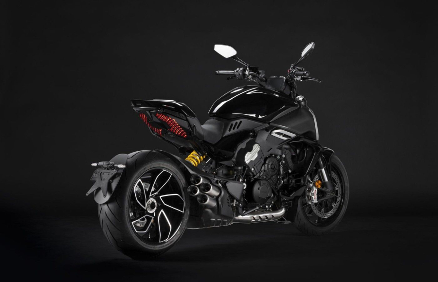 Diavel V4